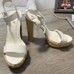 VENUS heels. White/Neutral. Sz. 8